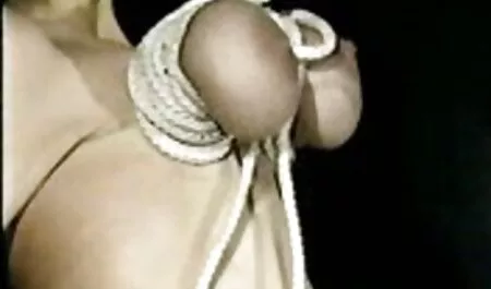 Sunny Leone-استخر (2006) کلیپ سکسی کس خوردن