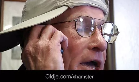 دختر نوجوان زیبا دورا کلیپ ماساژ سکسی r با بیدمشک بزرگ و دختر یا زن بزرگ